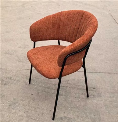 Oranž mööbel täiustab teie kodu maitset